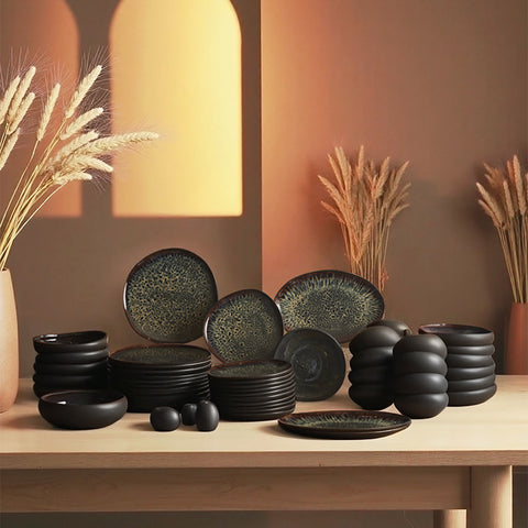 Karaca Earth Collection Galactic 55-teiliges Tafelservice für 12 Personen – Schwarz
