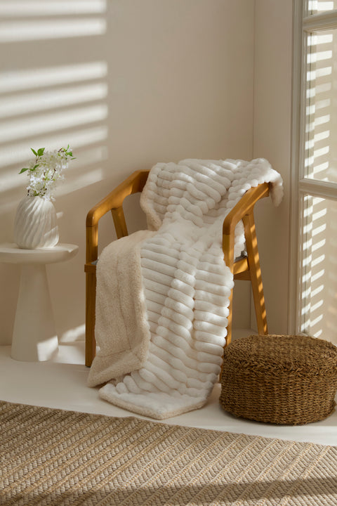 Karaca Stripe Sherpa Weiße Decke 130x150