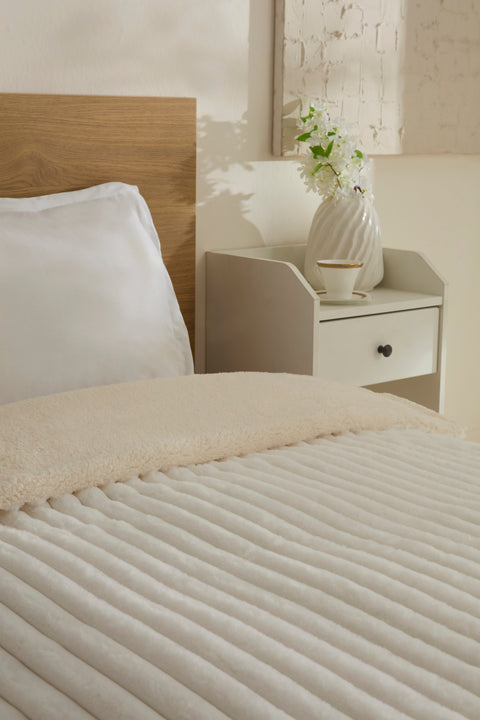 Karaca Stripe Sherpa Weiße Decke 150x200