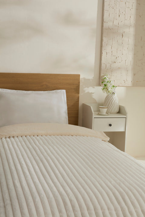 Karaca Stripe Sherpa Weiße Decke 150x200