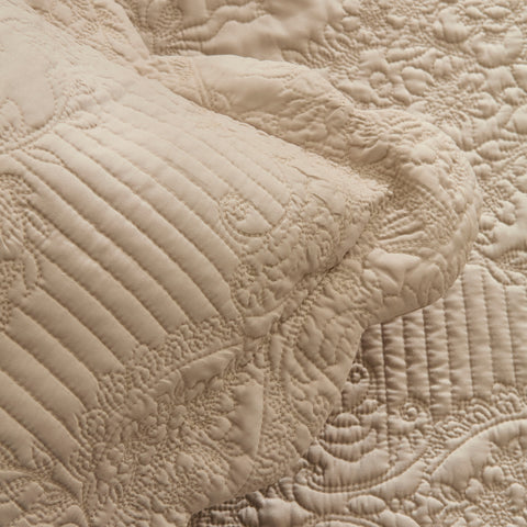 Camille Bedspread Set Beige 230x240 Cm + 2 (50x70 Cm)