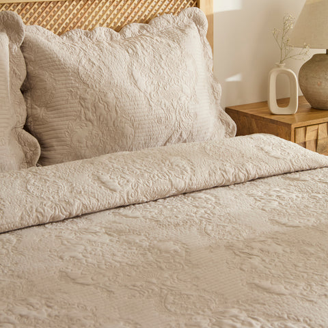 Camille Bedspread Set Beige 230x240 Cm + 2 (50x70 Cm)
