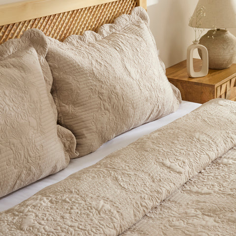 Camille Bedspread Set Beige 230x240 Cm + 2 (50x70 Cm)