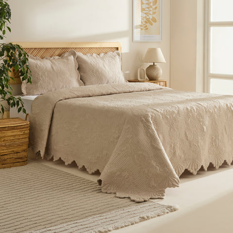 Camille Bedspread Set Beige 230x240 Cm + 2 (50x70 Cm)