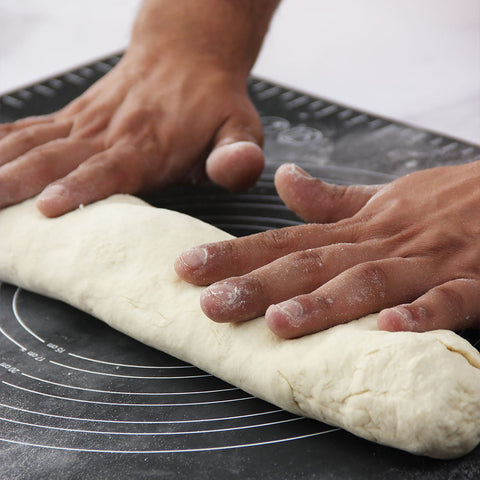 Karaca Refika'dan Ölçekli Hamur Açma Matı-Silpat 40x50 cm
 