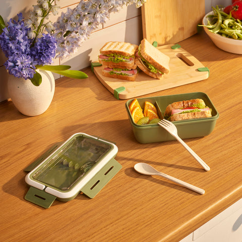 Karaca Fusca Lunchbox mit Gabel und Löffel Grün