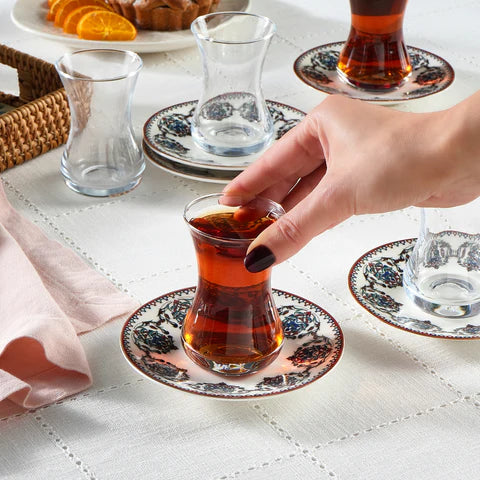 Karaca Nakkas 12-teiliges Türkisches Teeset aus Bone China für 6 Personen, 130 ml, Rot