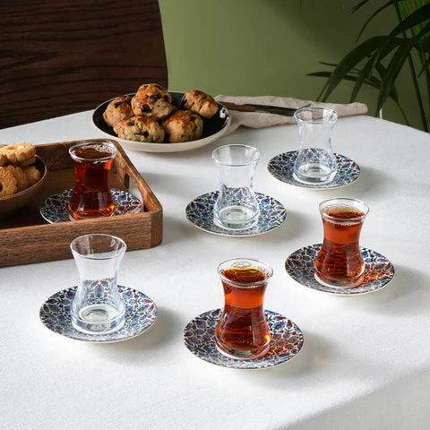 Karaca Emirgan 12-teiliges Türkisches Teeset aus Bone China für 6 Personen, 130 ml, Mehrfarbig