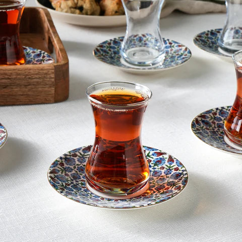 Karaca Emirgan 12-teiliges Türkisches Teeset aus Bone China für 6 Personen, 130 ml, Mehrfarbig