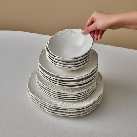 Karaca Bloom 24-teiliges Bone China Tafelservice für 6 Personen, Weiß