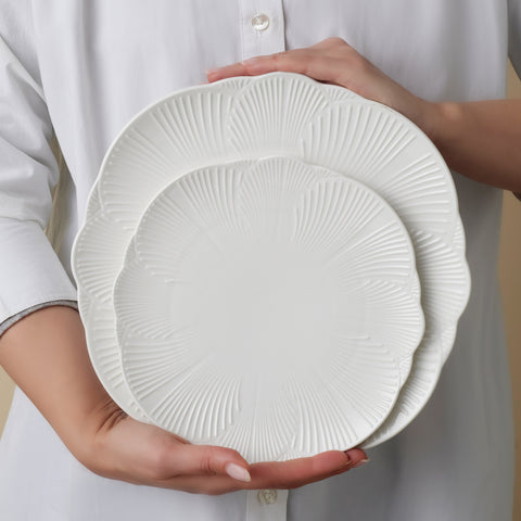 Karaca Bloom 24-teiliges Bone China Tafelservice für 6 Personen, Weiß