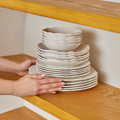 Karaca Bloom 24-teiliges Bone China Tafelservice für 6 Personen, Weiß