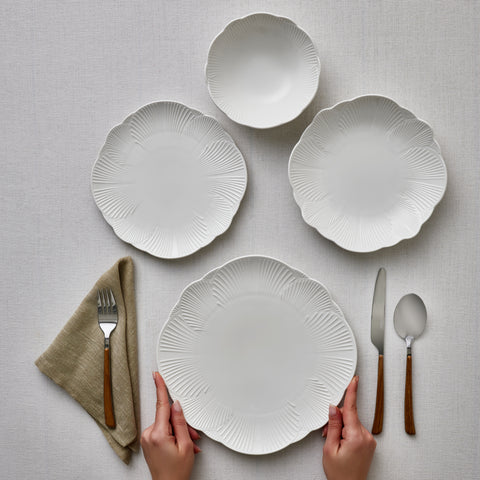 Karaca Bloom 24-teiliges Bone China Tafelservice für 6 Personen, Weiß
