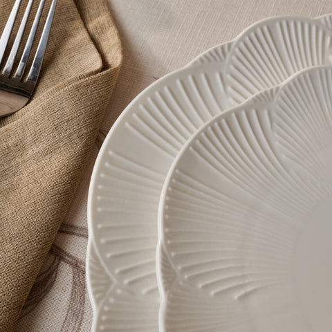 Karaca Bloom 24-teiliges Bone China Tafelservice für 6 Personen, Weiß