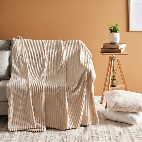 Karaca Ruby Stripe, Wellsoft TV-Decke, Ecru
