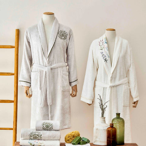 Karaca Home Minerva Offwhite-Beige Besticktes Bambus Familien Bademantel Set