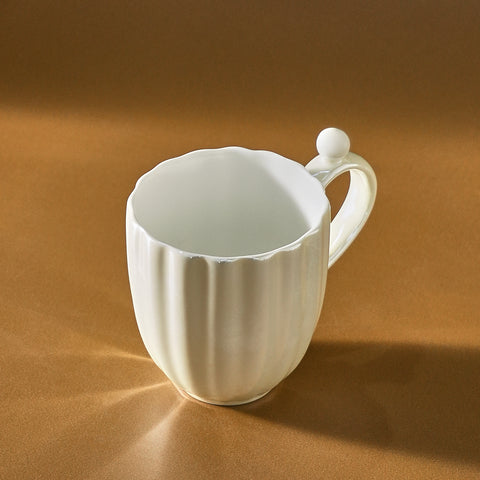 Karaca Shell Lüster Weißer Becher, 380ML